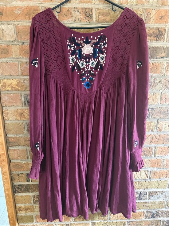 Free People Dresses & Skirts - Free People Plum Boho Embroidered Peasant Top